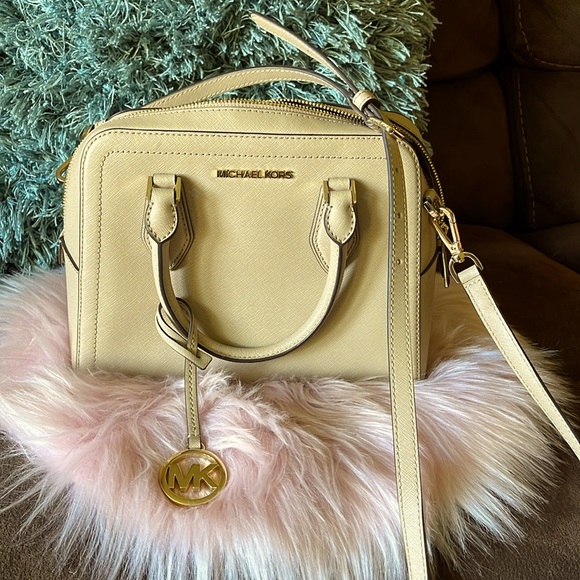 Brand New MICHAEL KORS Handbag. All leather NWT - Picture 1 of 13
